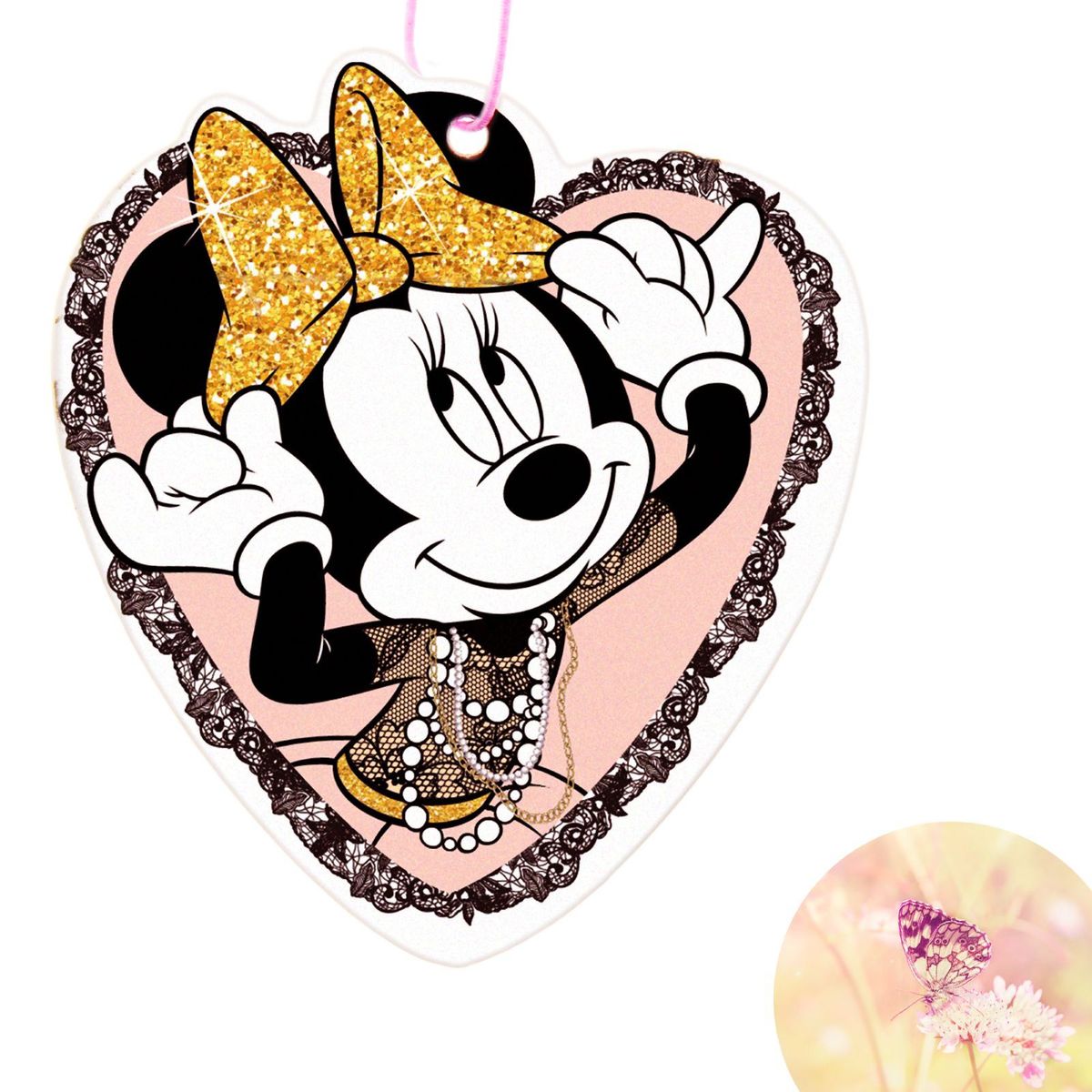 Ароматизатор в авто Disney Минни Маус. Minnie, 8,6 х 16,1 см. 11490241149024 Ароматизатор в авто Disney Минни Маус. Minnie, 8,6 х 16,1 см. 11490241149024Яркость в серые городские будни и скучную езду по пробкам добавит ароматизатор в авто. В нем сочетаются эксклюзивный дизайн и приятный аромат. Повесьте его на зеркало, и любимые герои уничтожат неприятные запахи. Если у вас нет автомобиля — не беда! Повесьте ароматизатор дома или на работе и наслаждайтесь чудесным благоуханием.
