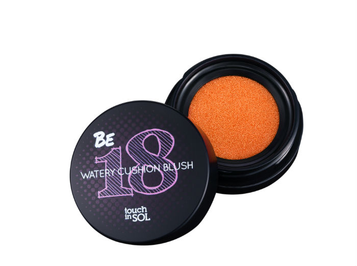 Touch in SOL Жидкие румяна Be 18 Watery, цвет: №1 Pace Macaron, 5 гУТ000001712 Touch in SOL Жидкие румяна Be 18 Watery, цвет: №1 Pace Macaron, 5 гУТ000001712Самый прекрасный возраст 18 лет ( возраст застенчивых румяных юных щечек) Оригинальная упаковка в виде воздушного пуфа, содержащая жидкие румяна ярких цветов, увлажнит и придаст сияющий вид щекам. Эффект: Глянцевая и увлажненная кожа; Жидкие румяна создадут натуральный и яркий образ;Подберите цвет для своего тона кожи № 1-3; Эффект сияния и легкость нанесения благодаря воздушному пуфу и спонжу для нанесения;Увлажнение и ровный цвет благодаря жидкой основе.
