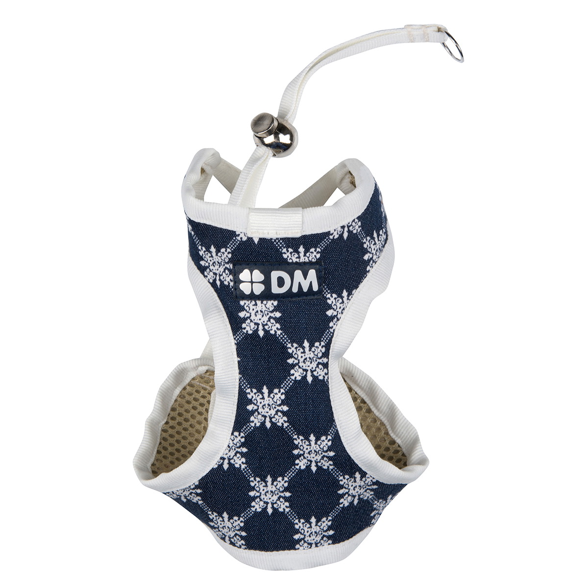 Шлейка для собак Dogmoda Сезон. Размер 4 (XL)DM-160128-4 Шлейка для собак Dogmoda Сезон. Размер 4 (XL)DM-160128-4Шлейка-жилет для маленьких собак Dogmoda Сезон изготовлена из хлопчатобумажной ткани с подкладкой из полиэстера. Шлейка легко фиксируется и плотно облегает корпус животного, не сковывая при этом его движения. Напряжение в такой шлейке распределяется достаточно равномерно, на плечевые мышцы и плечи, поэтому на горло питомца не оказывается давления, что недопустимо для маленьких собачек. Используемые материалы отличаются износостойкостью и легко переносят стирку, сохраняя форму изделия и не линяя. Такие шлейки легко одеваются и снимаются. Даже если у вас гиперактивный питомец, который не очень любит одеваться на прогулку, такая модель ему понравится. В этой шлейке тело животного будет в меньшей степени подвергаться загрязнению, а значит - после прогулки его будет проще мыть. Кроме того, модель создает для животного защиту от холода. Шлейка Dogmoda Сезон выполнена в интересном дизайне со снежниками и фирменным логотипом бренда - знаком клевера. В такой шлейке ваш питомец...