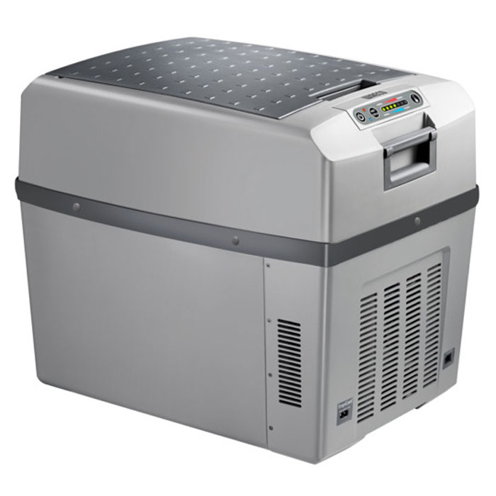 Waeco TropiCool TCX-35 автохолодильник 35 лTCX-35 Waeco TropiCool TCX-35 автохолодильник 35 лTCX-35Waeco TropiCool TCX-35 - это мобильный холодильник с термоэлектрической системой, разработанный специально для легковых автомобилей. Камера модели имеет вместительность 35 литров, и может сохранять холодными не только продукты, но и напитки. В качестве источника питания агрегат способен использовать сеть с разными напряжениями: 12/24/230 В. Термоэлектрические холодильники Waeco не используют доя работы фреон, а значит не оказывают негативного воздействия на окружающую среду, поскольку их принцип работы совершенно не похож на принцип работы привычных ботовых холодильных приборов. Также стоит отметить, что агрегаты отличаются большим ресурсом работы и неприхотливы в эксплуатационных условиях. 7-ступенчатая регулировка охлаждения и нагрева Полезный объем: 33 л Отображение температуры на дисплее Функция запоминания последних настроек Класс потребления энергии: A++ Интеллектуальная цепь экономии энергии Динамическая вентиляция...