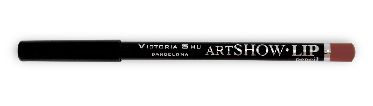 Victoria Shu Карандаш для губ Artshow №103956V15546 Victoria Shu Карандаш для губ Artshow №103956V15546Мягкая формула карандаша бережно очерчивает контур губ, придавая им идеальную форму и делая дальнейший макияж более стойким и ярким в течении дня. Невероятная сатиновая текстура в комбинации с натуральными восками способствуют комфортному нанесению текстуры на губы и обеспечивают контуру дополнительный уход и питание. Карандаш можно использовать, как контур для губ, а также наносить его и растушевывать по всей поверхности губ вместо губной помады.