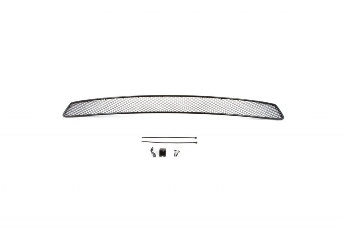 Сетка на бампер внешняя Novline-Autofamily, для Toyota RAV 4 2011-201301-521411-151 Сетка на бампер внешняя Novline-Autofamily, для Toyota RAV 4 2011-201301-521411-151В отличие от универсальных сеток, данный продукт разрабатывается индивидуально под каждый бампер автомобиля. Внешняя защитная сетка радиатора полностью повторяет геометрию решетки бампера и гармонично вписывается в общий стиль автомобиля. При создании продукта мы учли как потребности автомобилистов, для которых важна исключительно защитная функция, так и автолюбителей, которые ищут способы подчеркнуть или создать новый стиль своего авто. Функциональность, тюнинг, или и то, и другое? Выбор только за вами. Сетка для защиты радиатора изготовлена из антикоррозионного материала, что гарантирует отсутствие ржавчины в процессе эксплуатации. Простая установка делает этот продукт необыкновенно удобным. В отличие от универсальных сеток, для установки которых требуется снятие бампера, то есть наличие специализированных навыков и дополнительного оборудования (подъемник и так далее), для установки этого продукта понадобится 20 минут времени и отвертка.