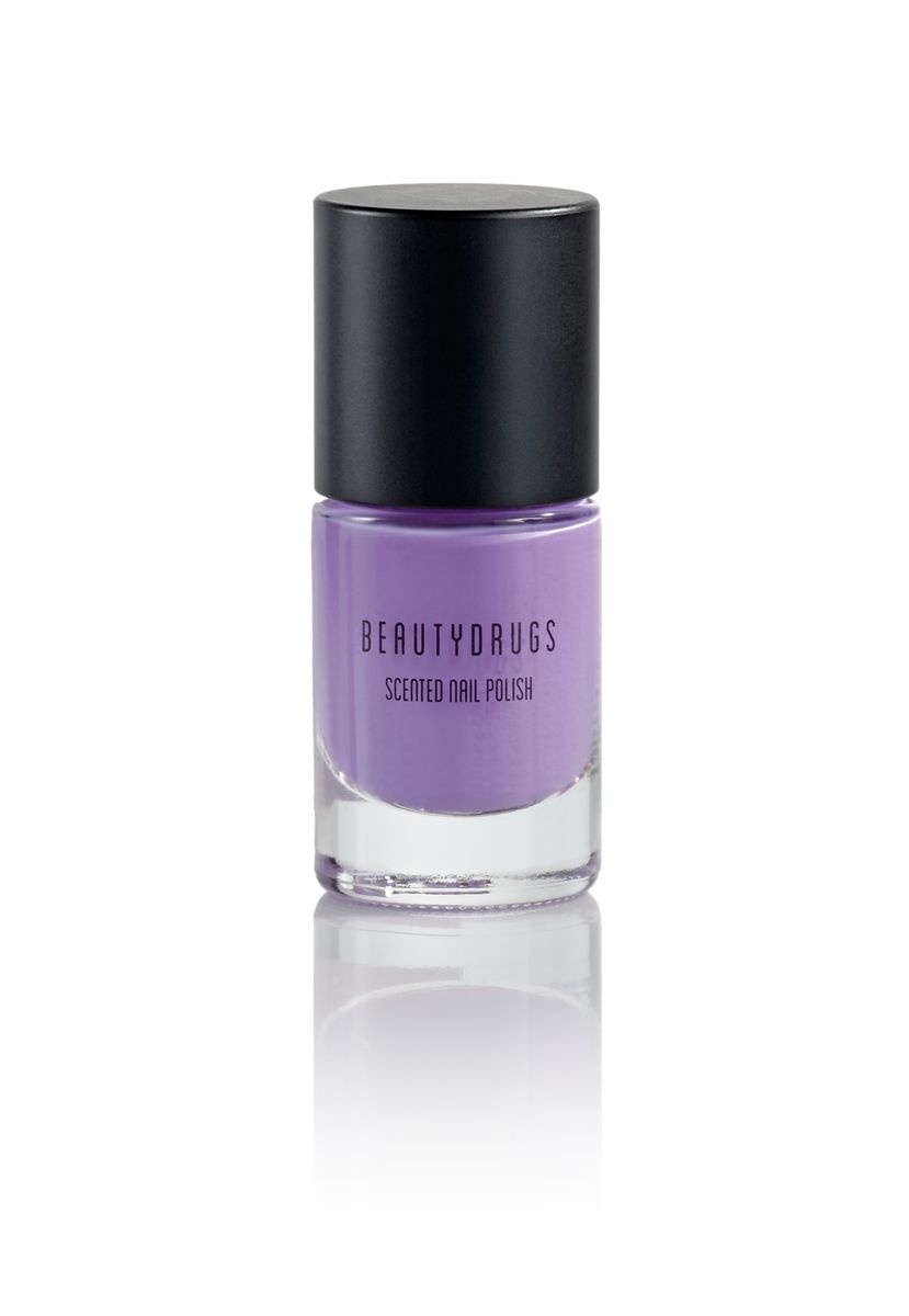 Beautydrugs Scented Nail Polish Лак для ногтей Lavander, 10 мл45021 Beautydrugs Scented Nail Polish Лак для ногтей Lavander, 10 мл45021Лаками для ногтей удивить непросто, но мы постарались. Во-первых, Beautydrugs Scented Nail Polish – это насыщенные цвета и глянцевый блеск. Во-вторых, у наших лаков удобная широкая кисточка, которая позволяет сделать маникюр в одно касание. В-третьих, покрытие стойкое: честно держится до 7 дней. А еще все лаки для ногтей Beautydrugs созданы по системе Big5Free. Это значит, что они не содержат пять наиболее опасных для ногтей и здоровья компонентов: толуол, формальдегид, дибутилфталат, формальдегидные смолы, камфору. Наконец, все шесть оттенков обладают цветочным или гурманским ароматом, в зависимости от оттенка. А значит, красить ногти станет еще приятнее. Тем более что композиция несет в себе и практическую функцию. В процессе нанесения яркий аромат сигнализирует о том, что лак высох. А когда запах полностью испаряется, пора обновлять маникюр.