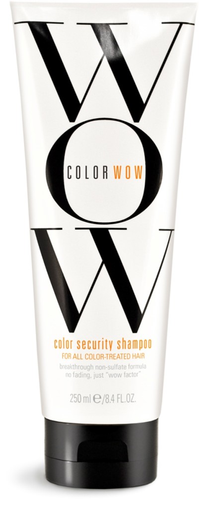 COLOR WOW Шампунь Защита цвета для всех типов окрашенных волос, 250 млCW510 COLOR WOW Шампунь Защита цвета для всех типов окрашенных волос, 250 млCW510Бессульфатный шампунь интенсивно защищает и восстанавливает окрашенные волосы. Благодаря инновационной японской технологии Low Charge Density TM, шампунь сохраняет кутикулу волоса закрытой во время мытья и предотвращает вымывание цвета. Укрепляющий комплекс аминокислот улучшает структуру волоса по всей длине, препятствует возникновению ломкости и сухости волос. Увлажняющие вещества питают волосы и надолго сохраняют яркий, насыщенный цвет, делая волосы сильными и блестящими.
