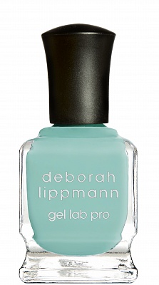 Deborah Lippmann лак для ногтей Splish Splash, Gel Lab Pro Colors 15 мл1301210 Deborah Lippmann лак для ногтей Splish Splash, Gel Lab Pro Colors 15 мл1301210Новые оттенки и обновленная формула Цвета твоего счастливого лета! Deborah Lippmann представляет летнюю коллекцию лаков Happy Days с обновленной инновационной Gel Lab PRO формулой. Запатентованная формула новых лаков обогащена десятью активными ингредиентами, которые обеспечивают здоровье Вашим ногтям, а маникюру - стойкость, яркий блеск и финиш, подобный гелевому маникюру. Лаки новой коллекции снабжены обновленной контурной кистью, круглый кончик которой позволяет максимально ровно прорисовать линию вокруг кутикулы, а 360 щетинок равномерно распределяют лак по всей ногтевой пластине, не оставляя разводов. Для здоровья ногтей: экстракт вечерней примулы, кератин, биотин, экстракт зеленого чая, экстракт Aucoumea Klaineana, натуральной смолы североафриканского дерева и запатентованный комплекс Nonychosine F, который придает ломким ногтям силу и выравнивает их поверхность. Для стойкости: платиновая пудра, эпоксидная смола Для блеска: шелковая фибра, плексигласс Все лаки коллекции обеспечивают плотное покрытие уже после 1 слоя! Splish Splash : цвет морской волны (текстура - крем)