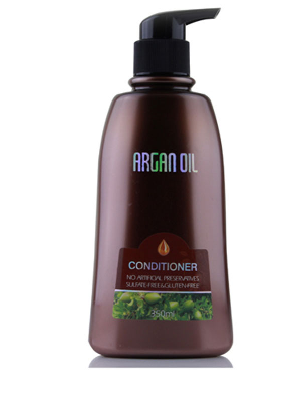 Morocco Argan Oil Увлажняющий кондиционер с маслом арганы 350 мл6590111 Morocco Argan Oil Увлажняющий кондиционер с маслом арганы 350 мл6590111Активные ингредиенты и их эффект: Марокканское аргановое масло известно своими восстанавливающими свойствами, оно способствует естественному укреплению волос, помогает сохранить необходимый уровень влаги, защищает волосы от негативного влияния окружающих факторов.Экстракт водорослей кельп превосходно питает волосяные фолликулы, насыщая их йодом, витаминами А и Е, С и В, восполняя дефицит протеинов и полисахаридов, необходимых для роста сильных волос.Гинкго билоба великолепной восстанавливает волосы изнутри, способствует защите волос и запечатыванию секущихся кончиков.Корень долголетия – женьшень богат макро- и микроэлементами, витаминами С и Е, серой и другими важными для здоровья волос веществами. Этот богатый питательными элементаи экстракт улучшает состояние кожи головы, не дает развиваться бактериям, вызывающим перхоть, усиливает рост волос.Коллаген защищает волосы и дарит им непревзойденную гладкость и шелковистость. Кроме того, благодаря коллагену заметно замедляются...