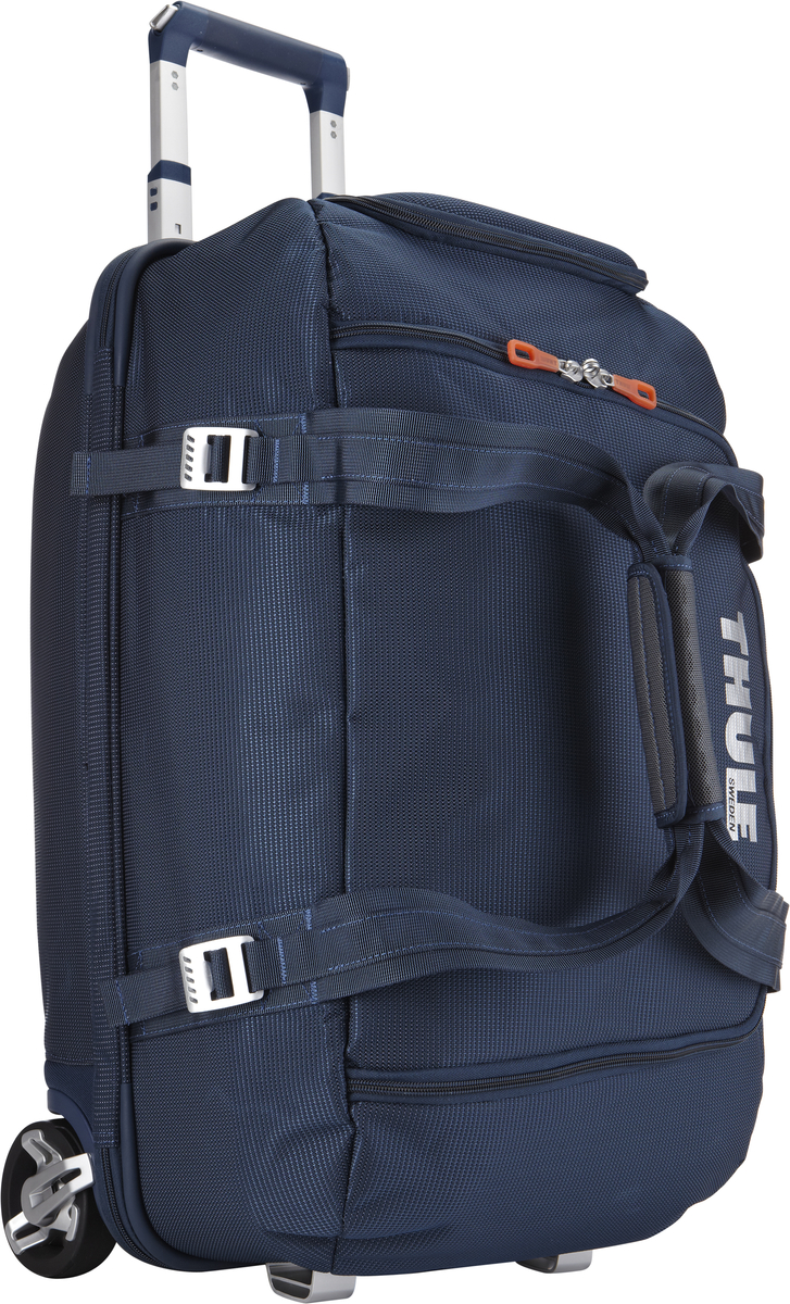 Багажная сумка Thule Crossover Rolling Duffel, на колесах, цвет: темно-синий, 56л. TCRD13201093 Багажная сумка Thule Crossover Rolling Duffel, на колесах, цвет: темно-синий, 56л. TCRD13201093Дорожная сумка на колесах Thule Crossover 56L - Отличная сумка с широким входом, куда можно с легкостью положить шлем, ботинки, перчатки, куртку и другие туристические принадлежности. Алюминиевый каркас и водостойкий материал делают эту сумку легкой, но прочной Надежный экзоскелет и задняя обшивка из полипропилена обеспечат надежную защиту во время путешествий в самых сложных условиях. Крепкие колеса увеличенного размера и телескопические ручки с технологией Thule V-Tubing гарантируют мягкое, плавное и ровное движение в течение многих лет. Регулировочные ремни для подгонки размера сумки в зависимости от количества багажа Изготовленное по технологии горячей прессовки ударопрочное отделение SafeZone защитит ваши очки, портативную электронику и другие хрупкие вещи (отделение запирается и может быть удалено для освобождения дополнительного места). Главное отделение с отсеками поможет отделить чистое от грязного, мокрое от сухого и деловое от повседневного.