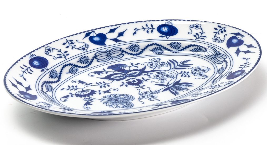 Блюдо La Rose Des Sables Ognion Bleu, 23 см611823 1313 Блюдо La Rose Des Sables Ognion Bleu, 23 см611823 1313Фарфор производится в Тунисе из знаменитой своим качеством и белизной глины, добываемой во французской провинции Лимож. Преимущества этого фарфора заключаются в устойчивости к сколам и трещинам, что возможно благодаря двойному термическому обжигу. Лиможский фарфор не содержит включений тяжелых металлов, что соответствует мировым и российским санитарным требованиям. Данную серию можно использовать в СВЧ и посудомоечной машине. Приобретая лиможский фарфор, вы становитесь обладателем древних традиций и искусства фарфора.