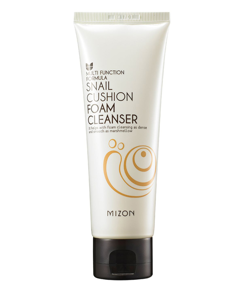 Mizon Пенка для умывания с экстрактом улитки SNAIL CUSHION FOAM CLEANSER, 120 млМЗ 5506 Mizon Пенка для умывания с экстрактом улитки SNAIL CUSHION FOAM CLEANSER, 120 млМЗ 5506Улучшенная версия популярной улиточной пенки от Mizon! Отличие заключается в плотной, словно зефир, структуре пены, что обеспечит глубокое очищение макияжа и загрязнений в порах.Фильтрат слизи улитки придаст эластичность и гладкость после очищения, не стягивая и не иссушая кожу. Содержит минимальное количество химических веществ, что оптимально для чувствительной кожи. Объем: 120 мл