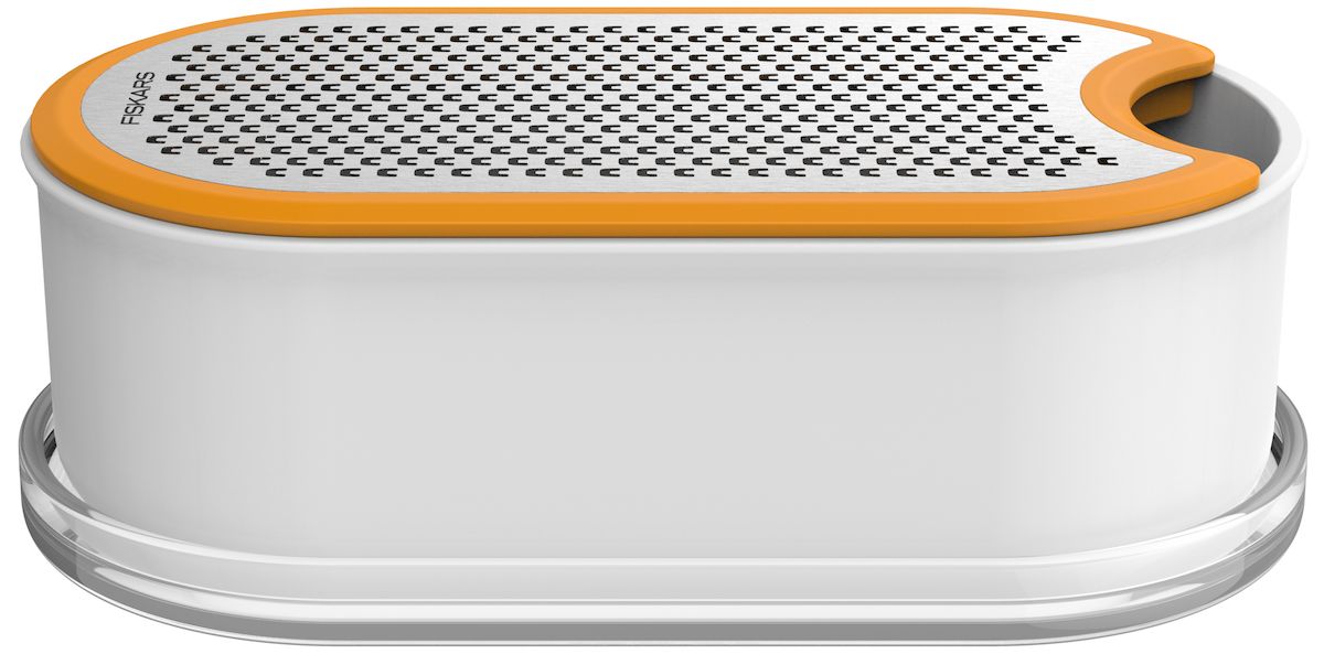 Терка Fiskars Functional Form, с контейнером. 10195301019530 Терка Fiskars Functional Form, с контейнером. 10195301019530Терка Fiskars Functional Form идеально подходит для измельчения сыра и овощей. Двусторонняя терка обеспечивает мелкое измельчение с одной стороны лезвия и более крупное с другой, нет необходимости замены лезвия, что определяет ее функциональные и эргономические качества. Лезвие выполнено из высококачественной стали. Контейнер изготовлен из твердого пластикового материала, служит как емкостью в процессе измельчения, так и емкостью для хранения. Удобен при захвате, не скользит в руке. Крышка плотно прилегает при закрытии, ограничивает проникновение воздуха в емкость.