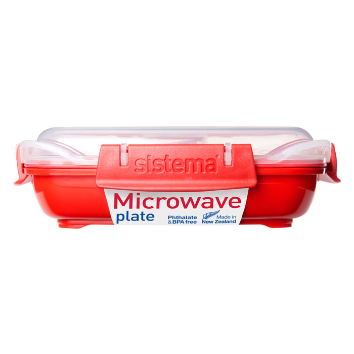 Контейнер низкий Sistema Microwave, 440 мл1104 Контейнер низкий Sistema Microwave, 440 мл1104В контейнере Microwave Вы с легкостью сможете не только разогреть пищу в СВЧ, но и приготовить ее. Нет ничего более полезного, чем приготовление на пару в контейнерах Sistema. Просто налейте воды в базовый контейнер, поместите пищу на специальную решетку, откройте на крышке клапан пароотвода и поместите все в микроволновую печь. Через несколько минут Вы можете насладиться полезной пищей. Крышка с силиконовой прокладкой герметично закрывается что помогает дольше сохранить полезные свойства продуктов. Контейнер оснащен фиксирующимися зажимами – клипсами, которые при необходимости можно заменить. Можно мыть в посудомоечной машине.