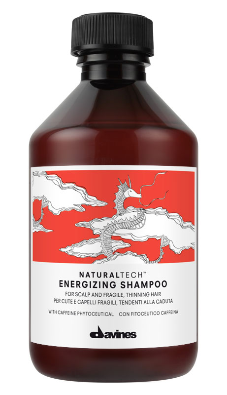 Davines Энергетический шампунь против выпадения волос New Natural Tech Energizing Shampoo, 250 млFS-00897 Davines Энергетический шампунь против выпадения волос New Natural Tech Energizing Shampoo, 250 млFS-00897Питательный шампунь предназначен для очень сухой кожи головы и ломких хрупких волос. Благодаря кремообразной текстуре получается густая пена, которую удобно наносить. Смесь из поверхностно-активных веществ легко очищает волосы. В шампуне также содержится богатый полифенолами фитоактив винограда, очень мощный антиоксидант. Эфирные масла мандарина, горького апельсина и иланг-иланга хорошо укрепляют волосы. рН 5,5.