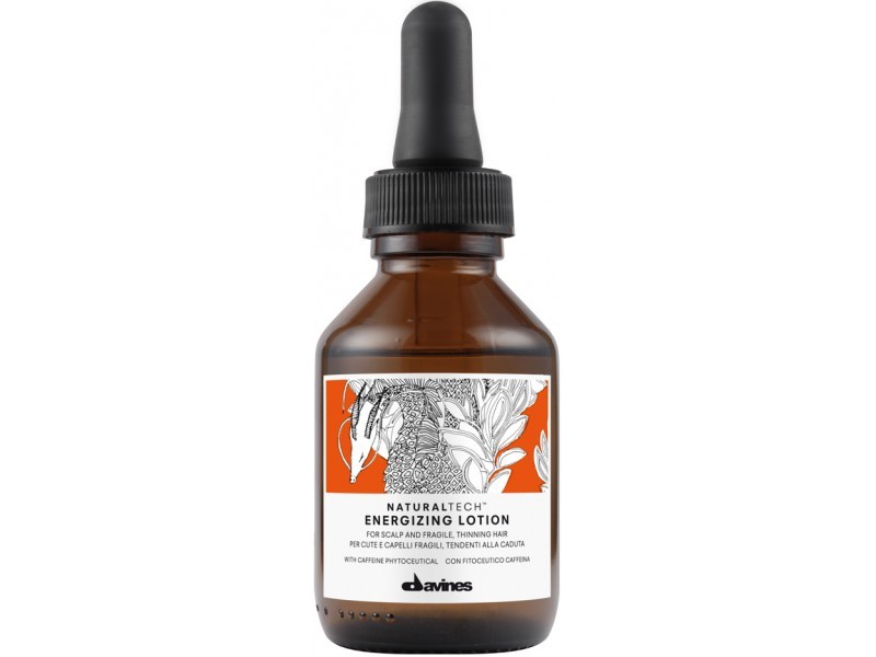 Davines Энергетический лосьон против выпадения волос New Natural Tech Energizing Lotion, 100 мл4605845001470 Davines Энергетический лосьон против выпадения волос New Natural Tech Energizing Lotion, 100 мл4605845001470Энергетический Лосьон ухаживает за хрупкими, склонными к выпадению волосами, а также за ослабленной кожей головы. Лосьон стимулирует микроциркуляцию крови в коже головы и способствует профилактике сезонного выпадения волос.Замедление процесса выпадения волос происходит посредством эффективного влияния компонентов лосьона на метаболизм клеток кожи головы. За это отвечает содержащийся в лосьоне фитоактив кофеина, действие которого усиливают сиртуины белки долголетия и полисахарид бета-глюкан, оказывающий омолаживающее действие на кожу головы. Эфирные масла имбиря, черного перца и корицы дают клеткам коже головы жизненную силу. Лосьон действует как легкий стайлинг, мягко фиксируя волосы. рH 5,5.