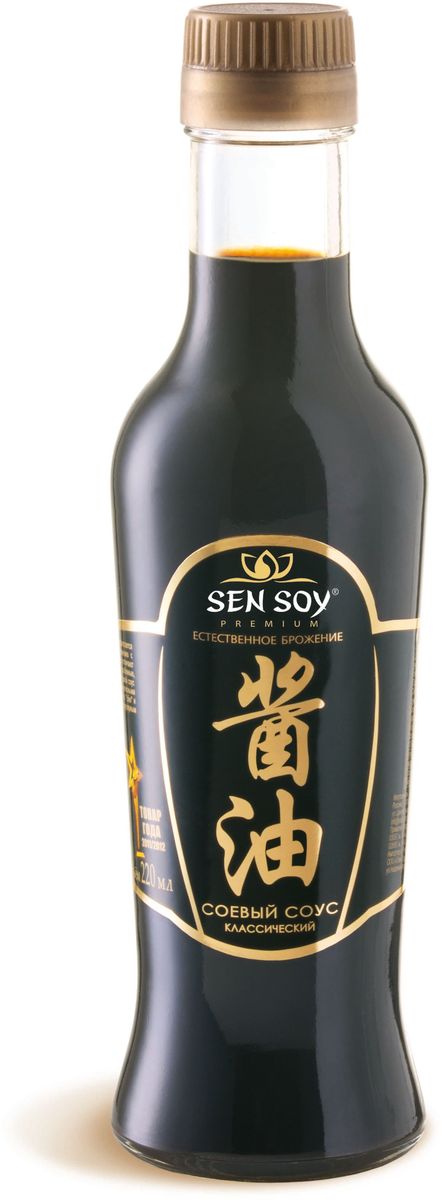 Sen Soy Соевый соус классический, 220 мл0120710 Sen Soy Соевый соус классический, 220 мл0120710Соевый соус Сэн Сой Премиум Классический готовится методом естественного брожения и подвергается более длительной выдержке по сравнению с обычным соевым соусом, и поэтому отличается более насыщенной консистенцией, а также особенным и неповторимым вкусом. Именно такой соус лучше всего сочетается с деликатесными морепродуктами. Японцы его называют сёю и подают к суши и роллам, столь популярным во всем мире. Оригинальная стеклянная бутылка, выполненная в японском стиле, будет очень изящно выглядеть на вашем столе.