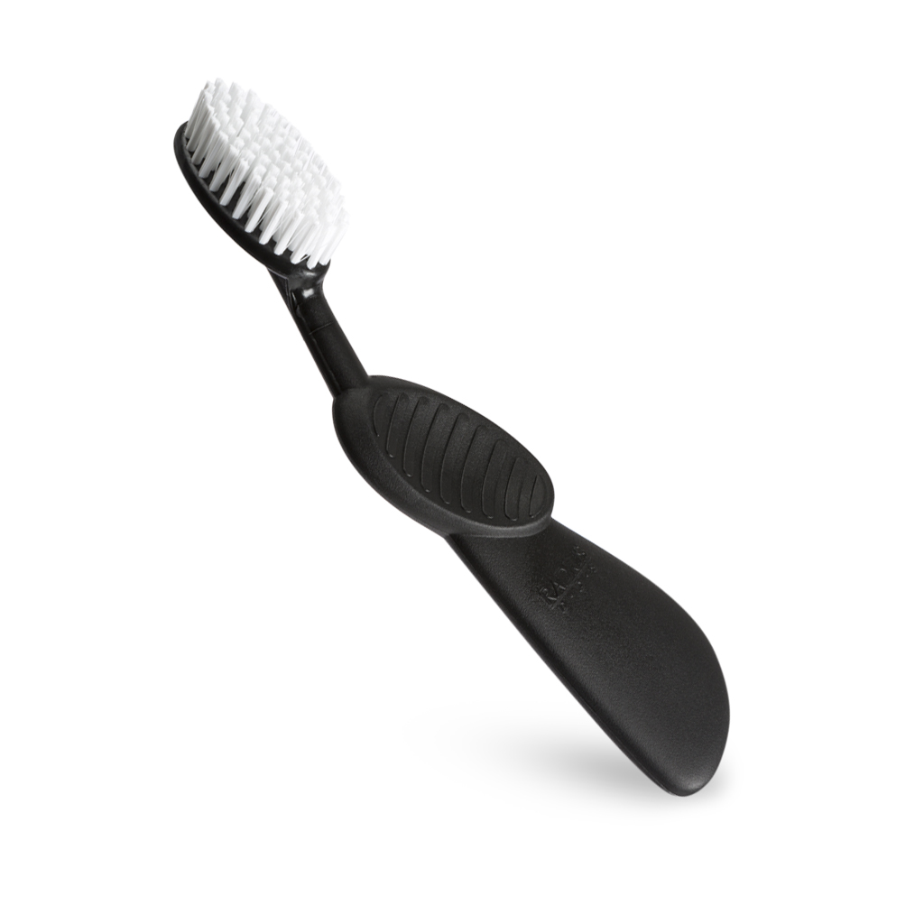 Radius, Зубная щетка для взрослых Scuba/ Toothbrush Scuba/ черная с белой щетиной для правшейSC-FM20101 Radius, Зубная щетка для взрослых Scuba/ Toothbrush Scuba/ черная с белой щетиной для правшейSC-FM20101В три раза больше очень тонких щетинок с широким овальным форматом, мягко массажирует десны. Изогнутая резиновая ручка поглощает избыточное давление чистки. Раздельное расположение щетинок, чтобы избежать эрозии зубов. Правосторонняя или левосторонняя эргономичная ручка обеспечивает рекомендованный стоматологами угол расположения щетки относительно зубов 45°. Широкий спектр - чистка зубов и массаж десен одновременно.