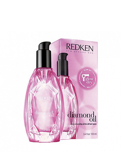 Redken Diamond Oil Термозащитное масло для сияния волос, 100 млP1146500 Redken Diamond Oil Термозащитное масло для сияния волос, 100 млP1146500Первое термо-активное масло. Ультра легкие масляные экстракты не утяжеляют волосы. Термо-активные компоненты наполняют волосы во время укладки блеском, абсорбируют влагу и ускоряют время укладки. Питательные свойства масла обеспечивают гладкость и облегчают укладку. Даже самые сухие и поврежденные волосы теперь блестящие, гладкие и увлажненные.