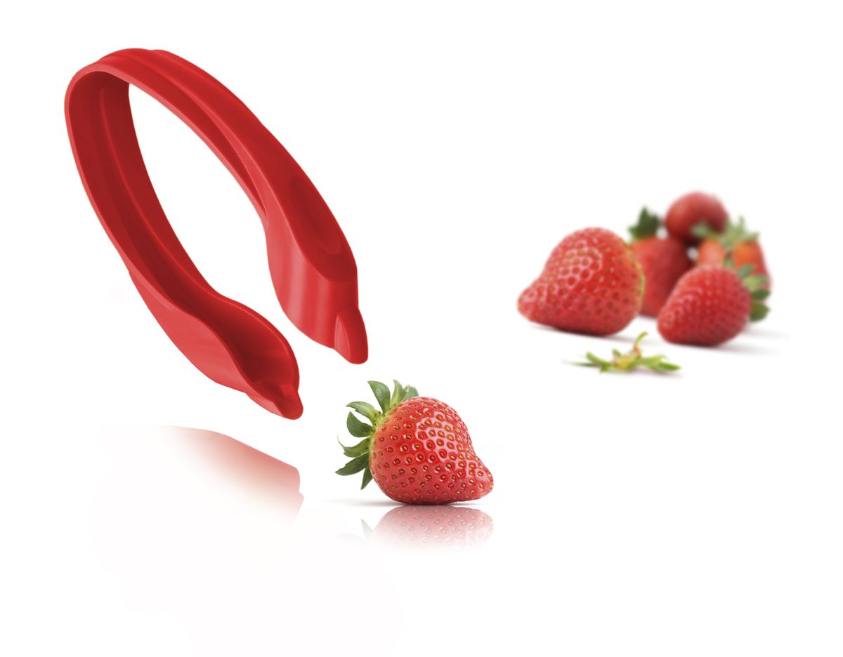 Устройство для удаления листиков у ягод VacuVin Strawberry Huller, цвет: красный115510 Устройство для удаления листиков у ягод VacuVin Strawberry Huller, цвет: красный115510Щипчики для клубники Tomorrows Kitchen легко удалят с ягод листики и плодоножки всего за несколько секунд. Гибкие щипчики не имеют острых граней и могут использоваться даже детьми. Удаляя листики и плодоножки, щипчики для клубники не повреждают сами ягоды.•Удаляют листики и плодоножки