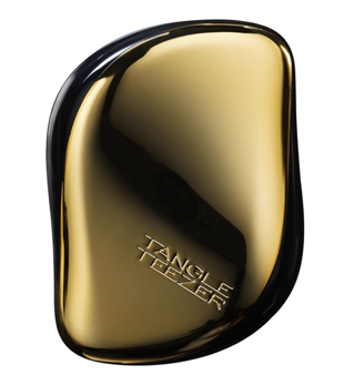 Tangle Teezer Расческа для волос Compact Styler Bronze Chrome004655 Tangle Teezer Расческа для волос Compact Styler Bronze Chrome004655Элегантная расческа Tangle Teezer Compact Styler - это профессиональный уход между делом. Расческа имеет удобный чехол и позволяет быстро распутать волосы, уложить их и придать прическе завершающий штрих. Двухуровневая система зубчиков позволяет одновременно расчесывать и приглаживать волосы, придавая им роскошный блеск. Вы сможете легко добавить объем своей прическе, волосы будут легкими и послушными. Есть пара секунд и расческа Tangle Teezer Compact Styler? Ваши волосы будут в порядке!