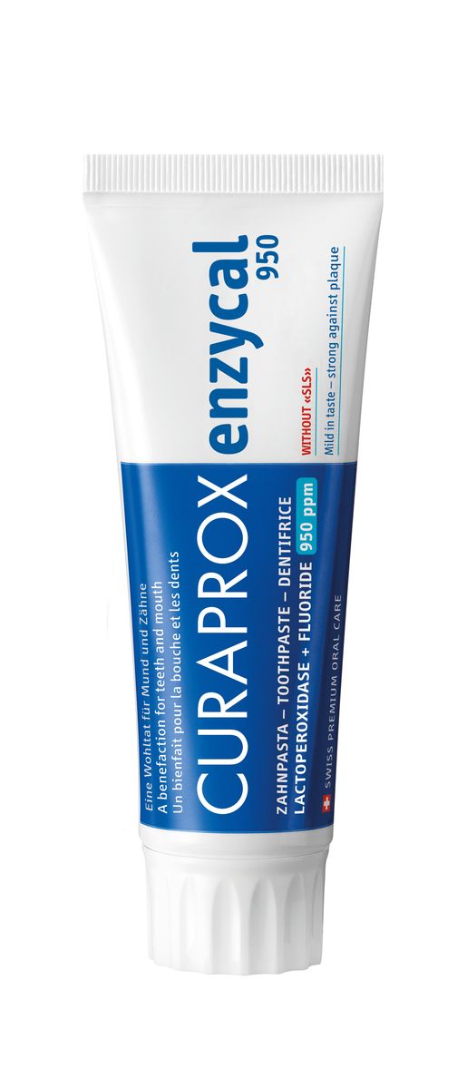 Curaprox Enzycal 950 Зубная паста, 75 мл, 950 ppm4605845001470 Curaprox Enzycal 950 Зубная паста, 75 мл, 950 ppm4605845001470Лечебно-профилактическая низкоабразивная зубная био-паста Enzycal 950 против кариеса. Сохраняет естественную микрофлору полости рта. Не содержит лаурилсульфата (SLS) - предотвращает раздражение, значительно снижает риск возникновения афтозных язв, не препятствует действию хлоргексидина. Содержит три фермента (амилоглюкозидазу, глюкозооксидазу, лактопероксидазу), усиливающих антибактериальные свойства слюны, задерживают рост бактерий и восстанавливают естественный баланс ротовой полости. Внимание: Детям до 6 лет использовать пасту в меньшей дозировке, для того, чтобы минимизировать сглатывание. Массовая доля фторида натрия: 950 ррм.