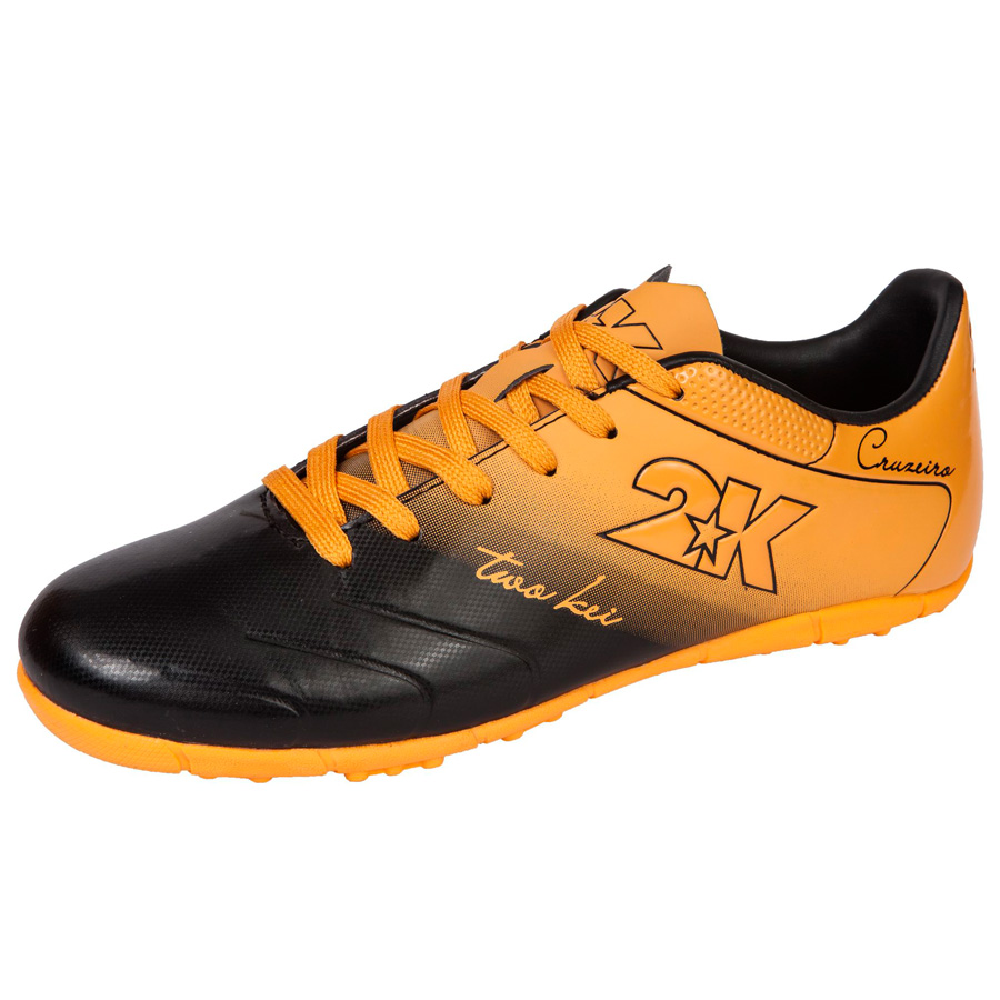Бутсы футбольные 2K Sport Cruzeiro, цвет: черный, оранжевый. 125523. Размер 43125523-black-orange Бутсы футбольные 2K Sport Cruzeiro, цвет: черный, оранжевый. 125523. Размер 43125523-black-orangeЯркие футбольные бутсы 2K Sport Cruzeiro, выполненные из микрофибры в современном стиле, подойдут для натуральных и искусственных покрытий. Облегченная, износостойкая подошва, конфигурация которой приближена к форме стопы, способствует комфорту и хорошей чувствительности при игре. Бесшовная конструкция верха. Бутсы оснащены пластиковой усилительной вставкой (супинатором). Эргономичная стелька. 2 пары шнурков разного цвета в комплекте.