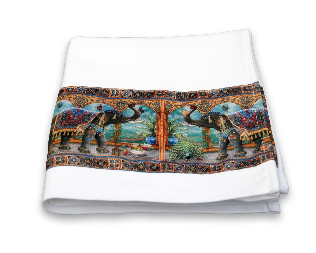 Рушник GiftnHome Марракеш, 45 х 74 смTWL - Марракеш Рушник GiftnHome Марракеш, 45 х 74 смTWL - МарракешРушник изготовлен из натурального материала Молескин - прочная хлопчатобумажная ткань, очень приятная и мягкая на ощупь! Декор выполнен из атласа(искусственный шелк).