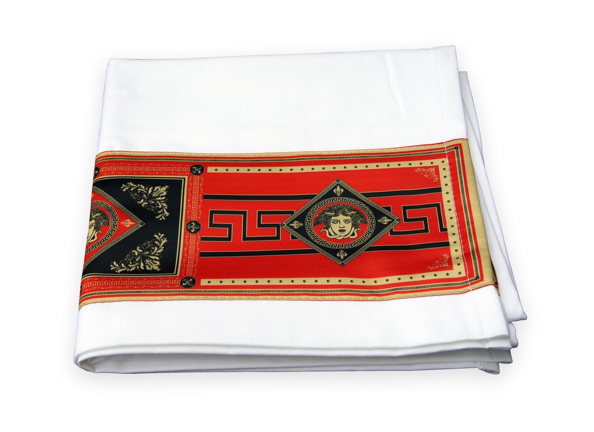 Рушник GiftnHome Версаль, 45 х 74 смTWL - Версаль Рушник GiftnHome Версаль, 45 х 74 смTWL - ВерсальРушник изготовлен из натурального материала Молескин - прочная хлопчатобумажная ткань, очень приятная и мягкая на ощупь! Декор выполнен из атласа(искусственный шелк)