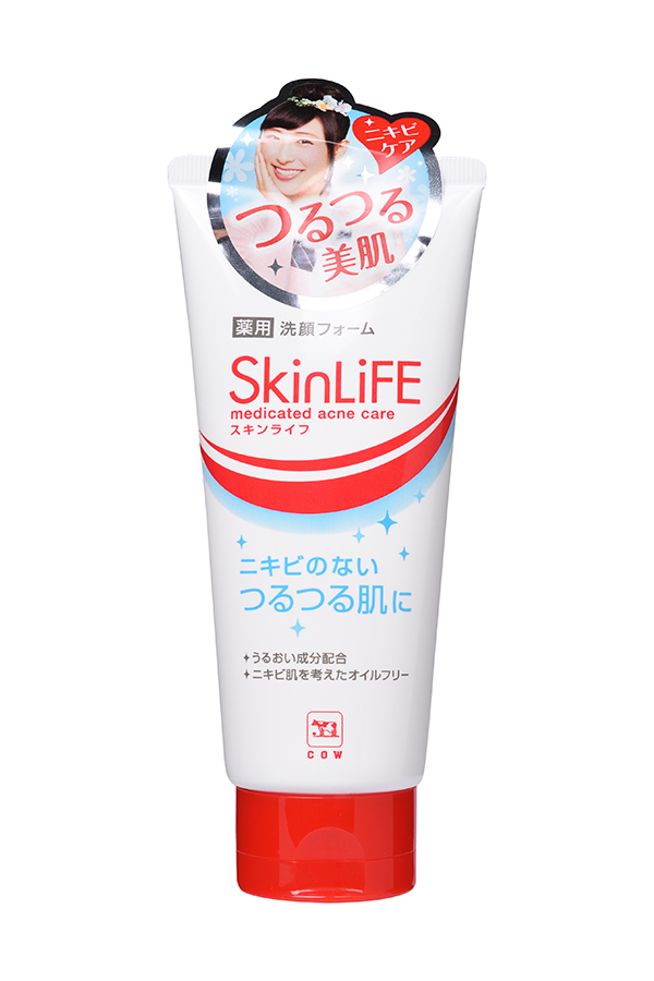 Gyunyu Sekken 00322gs Пенка для умывания с антибактериальным эффектом SKINLIFE, 130 г00322gs Gyunyu Sekken 00322gs Пенка для умывания с антибактериальным эффектом SKINLIFE, 130 г00322gsПенка рекомендовня для ежедневного ухода за кожей, склонной к воспалениям и акнэ. Пенка для умывания мягко очищает от загрязнений и избытков кожного жира, предупреждая появление акнэ. Комплекс компонентов с антибактериальным и противо- воспалительным действием – изопропилметилфенол и глицирризинат дикалия – уменьшает активность болезнетворных бактерий, вызывающих появление акнэ, снимает воспаление и покраснение кожи. Фруктовые кислоты смягчают ороговевшие слои клеток эпидермиса, ускоряя их удаление. С цветочным ароматом.