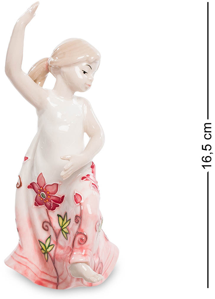 Фигурка Pavone Девочка. JP-764/15JP-764/15 Фигурка Pavone Девочка. JP-764/15JP-764/15Фигурка Девочки высотой 17 см. Чем раньше мадам начнёт танцевать, тем раньше мадам станет красивой и стройной! Фарфоровая фигурка Девочка трогательна и мила. Вы только посмотрите, как она непосредственна и воздушна, сколько в ней детского очарования и беззаботности. Нежно-розовый подол платья этой малышки украшен яркими цветами, что лишний раз подчеркивает благородство и белизну фарфора. Изящный взмах рук и увлеченное выражение детского личика выдают в маленькой танцовщице начинающую балерину. Необыкновенная и неповторимая в своем роде, эта статуэтка станет украшением вашей коллекции!