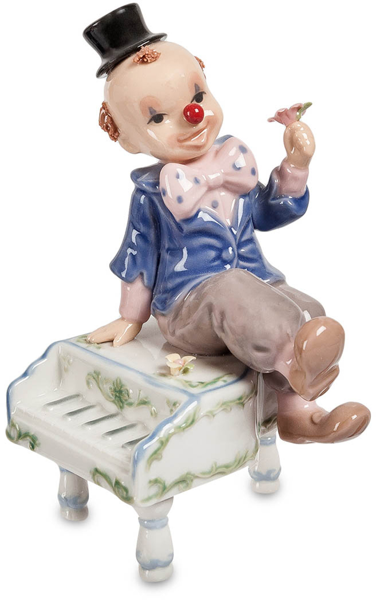Фигурка Pavone Клоун на рояле. CMS-23/28CMS-23/28 Фигурка Pavone Клоун на рояле. CMS-23/28CMS-23/28Фигурка Клоун на рояле (Pavone) Ну, какой артист может так обойтись с роялем? Не присесть перед ним, положив руки на клавиши, а нахально забраться на крышку, свесив ноги вниз. Конечно, цирковой артист, точнее – клоун. Ему, как в старину шуту, все фокусы дозволены. Вот и сидит он там, где явно сидеть нельзя и, держа в руке цветок, с улыбкой смотрит на окружающих: ну, как, насмешил я вас? Клоун сегодня в образе этакого большого ребенка, надевшего на голову миниатюрную шляпу-цилиндр, поэтому и можно от него ждать детских выходок. Для человека, умеющего всех развеселить, такой подарок будет очень кстати.