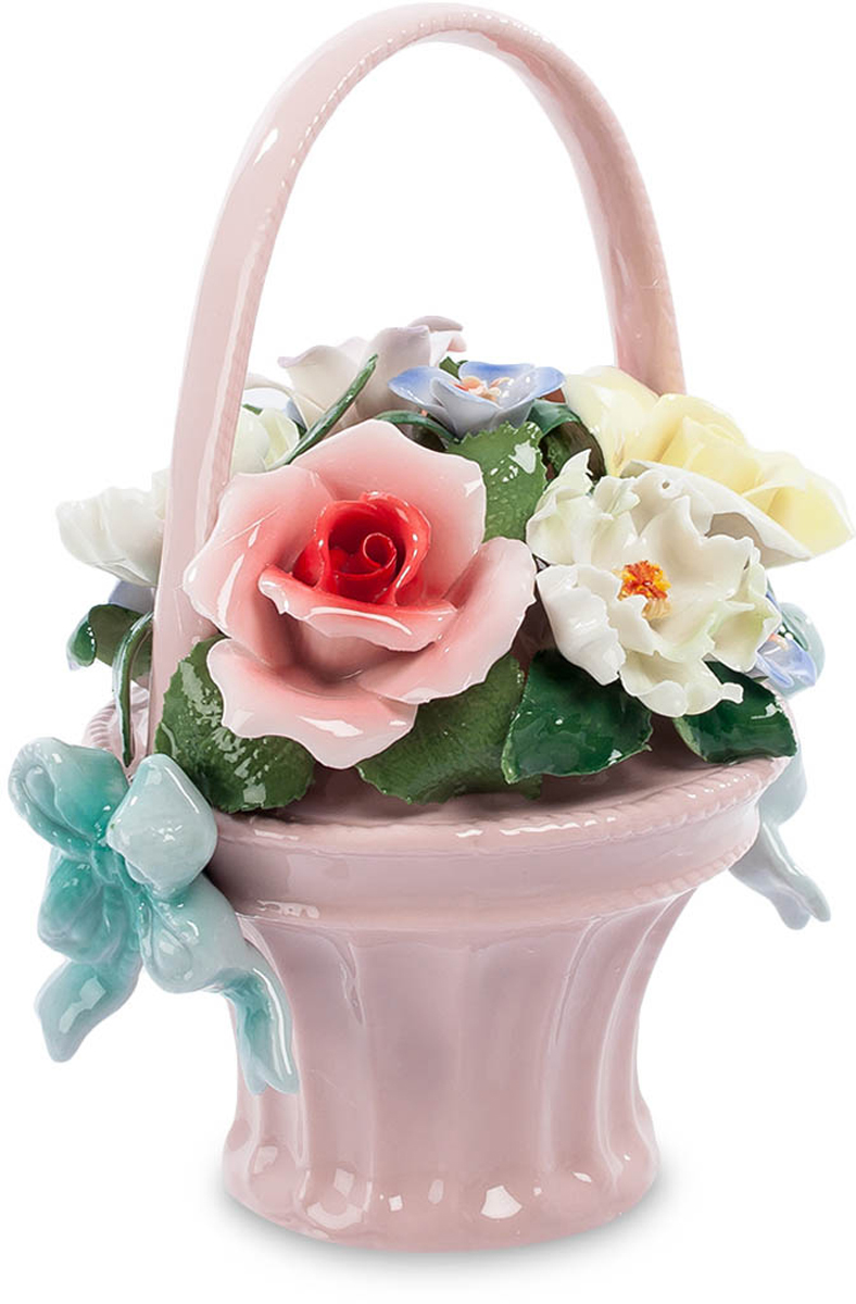 Композиция Pavone Цветочная корзина. CMS-33/23CMS-33/23 Композиция Pavone Цветочная корзина. CMS-33/23CMS-33/23Композиция Цветочная корзина (Pavone) Корзина живых цветов – это красиво и очень торжественно. Но пройдет несколько дней и от живой красоты ничего не останется – завянут цветы, пожелтеют и засохнут зеленые листья. Вручая живые цветы, продублируйте их вот таким подарком – фарфоровой корзинкой с цветами. Здесь собрана яркая и пестрая композиция – цветы белые и желтые, красные и голубые. И все это – в изящной розовой корзиночке. Каждый лепесток – как живой, краски сочные и явно неподвластные времени. Ваш подарок поставят на видное место и будут вспоминать круглый год – никакая зима не страшна этим цветам! Они всегда будут напоминать и о том, кто их подарил, а вы ведь этого и хотите, правда?