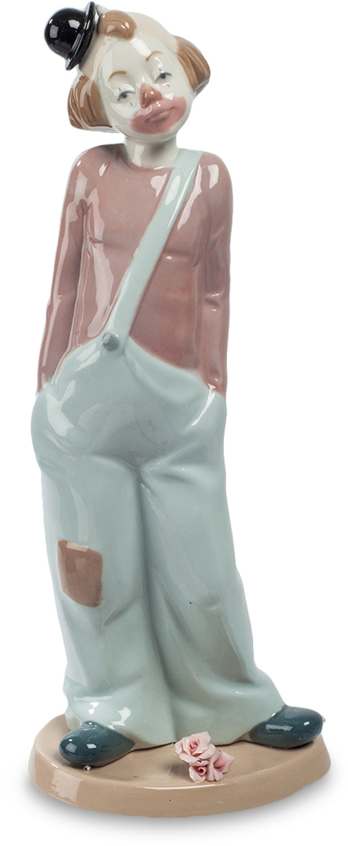Статуэтка Pavone Клоун. CMS-23/56CMS-23/56 Статуэтка Pavone Клоун. CMS-23/56CMS-23/56Статуэтка Клоун (Pavone) Клоуна узнать просто. Комичные штаны на одной лямке, нарисованный рот, парик с лысиной, а на макушке – миниатюрная шляпа, чудом не падающая на пол. Руки в карманах, расхлябанная походка, вот-вот последует очередная шутка или сценка, вызывающая смех зрителей. И только заглянув в глаза артиста, можно увидеть скрытую грусть, которую клоун никогда не покажет на публике. Быть клоуном – это тоже работа, непростая и ответственная. На нем держится все цирковое представление, он связывает между собой номера, блистательно пародируя артистов. А что грустно – ну, это уже для себя…