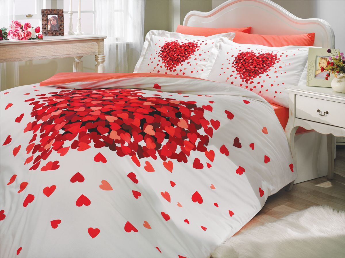 Комплект белья Hobby Home Collection Juana, евро, наволочки 50x70, 70x70, цвет: красный1501000115 Комплект белья Hobby Home Collection Juana, евро, наволочки 50x70, 70x70, цвет: красный1501000115Комплект белья Hobby Home Collection состоит из простыни, пододеяльника и 4 наволочек. Белье выполнено из поплина - это ткань из 100% натурального хлопка. По легенде этот материал впервые произвели во французской резиденции Папы Римского, городе Авиньон. За это ткань назвали поплином, что означает папский. По своим характеристикам она напоминает бязь, однако, на ощупь гораздо более мягкая и гладкая. Прекрасные потребительские качества обеспечили поплину популярность у розничного покупателя: ткань не выцветает и не мнется, ее можно не гладить вообще; не линяет и не деформируется при стирке до сорока градусов; на сто процентов состоит из натуральных хлопковых волокон.