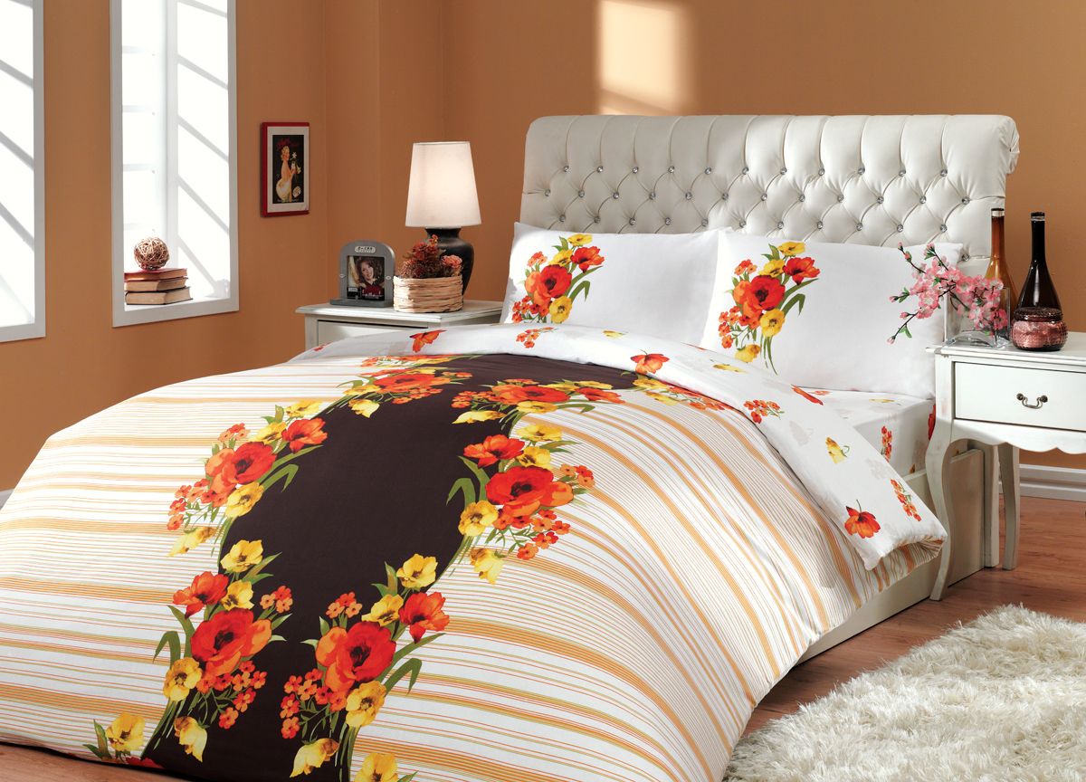 Комплект белья Hobby Home Collection Dream, 1,5-спальный, наволочки 50x70, 70x70, цвет: коричневый1501000216 Комплект белья Hobby Home Collection Dream, 1,5-спальный, наволочки 50x70, 70x70, цвет: коричневый1501000216Комплект белья Hobby Home Collection состоит из простыни, пододеяльника и 2 наволочек. Белье выполнено из ранфорса - это ткань из 100% натурального хлопка, которая легко стирается, практичнее льна, подстраивается под температуру воздуха - зимой на таком белье тепло, летом - прохладно. Мягкость и нежность материала создает чувство комфорта и защищенности. У хлопка хорошая проводимость тепла, поэтому постельное белье из него может надолго оставаться свежим. Постельное белье с оригинальными дизайнами станет отличным выбором для людей, стремящихся всегда быть стильными.