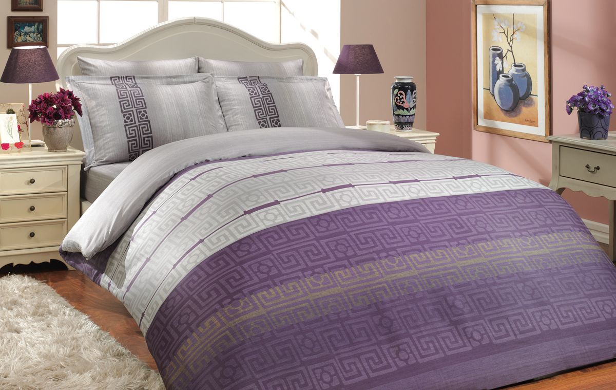 Комплект белья Hobby Home Collection Denim, семейный, наволочки 50x70, 70x701501000304 Комплект белья Hobby Home Collection Denim, семейный, наволочки 50x70, 70x701501000304Комплект белья Hobby Home Collection состоит из простыни, 2 пододеяльников и 4 наволочек. Белье выполнено из сатина. Это блестящая и плотная ткань из 100% натурального хлопка высокого качества, изготовленная путем сложного переплетения нескольких видов нитей. Сатиновое переплетение придает тканям повышенное сопротивление к истиранию. Красивый, изысканный внешний вид, мягкость и нежность ткани позволяет сравнивать сатин с шелком. А по прочности и долговечности сатину вообще нет равных, белье из этой благородной ткани выдерживает более 200 стирок, сохраняя при этом безупречный внешний вид. Помимо своих внешних качеств, ткань отличается хорошей способностью пропускать воздух и прекрасно впитывать влагу, благодаря чему оно подойдет людям, которые не переносят синтетическую ткань и прочие материалы, смешанные с синтетикой. Белье практически не мнется и легко стирается.