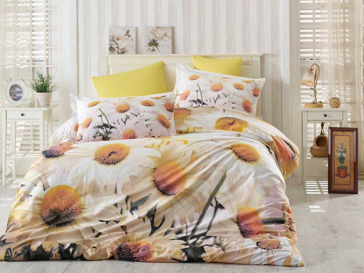 Комплект белья Hobby Home Collection Daisy, евро, наволочки 50x70, 70x701501000931 Комплект белья Hobby Home Collection Daisy, евро, наволочки 50x70, 70x701501000931Комплект белья Hobby Home Collection состоит из простыни, пододеяльника и 4 наволочек. Белье выполнено из поплина - это ткань из 100% натурального хлопка. По легенде этот материал впервые произвели во французской резиденции Папы Римского, городе Авиньон. За это ткань назвали поплином, что означает папский. По своим характеристикам она напоминает бязь, однако, на ощупь гораздо более мягкая и гладкая. Прекрасные потребительские качества обеспечили поплину популярность у розничного покупателя: ткань не выцветает и не мнется, ее можно не гладить вообще; не линяет и не деформируется при стирке до сорока градусов; на сто процентов состоит из натуральных хлопковых волокон.