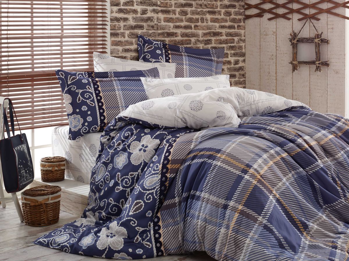 Комплект белья Hobby Home Collection Monica, евро, наволочки 50x70, 70x70, цвет: рояль1501001140 Комплект белья Hobby Home Collection Monica, евро, наволочки 50x70, 70x70, цвет: рояль1501001140Комплект постельного белья Hobby Home Collection изготовлен из высококачественного сатина (100% натурального хлопка путем сложного переплетения нескольких видов нитей). Ткань отличается хорошей способностью пропускать воздух и прекрасно впитывать влагу, благодаря чему подойдет людям, которые не переносят синтетическую ткань и прочие материалы, смешанные с синтетикой. Белье практически не мнется. Достоинства сатина: - он невероятно приятен на ощупь — гладкий, мягкий, нежный и необычайно плотный; - внешне, своим легким блеском, он напоминает дорогостоящий шелк, но по цене значительно ниже; - несмотря на мягкость, сатин прочен и долговечен благодаря особому переплетению нитей (по долговечности сатину нет равных); - ткань из натуральных хлопковых нитей обеспечивает абсолютную гигиеничность и гипоаллергенность; - применение современных технологий при нанесении принта гарантирует высокую цветоустойчивость и возможность создавать разнообразный дизайн....
