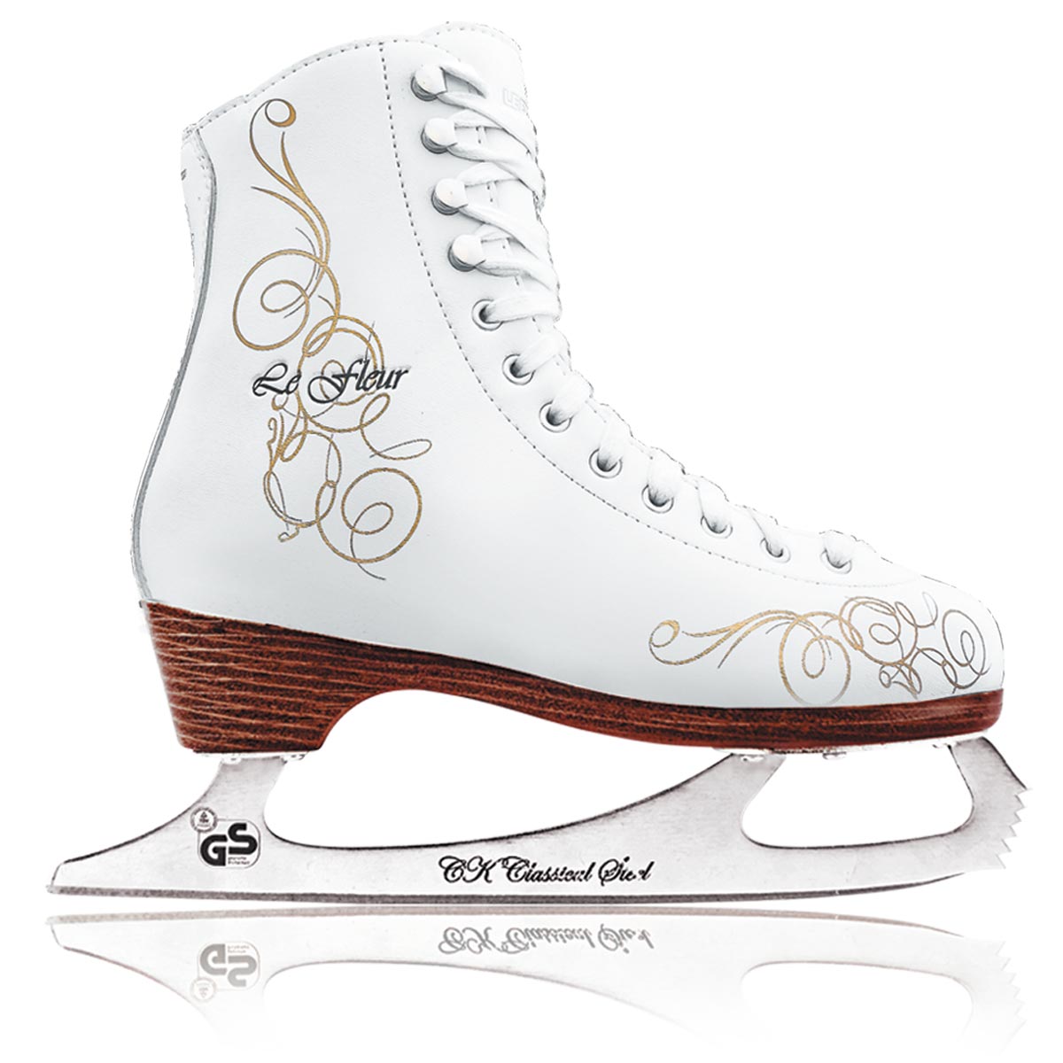 Коньки фигурные женские СК Le Fleur Leather 50/50, цвет: белый, золотой. Размер 37Le Fleur Leather 50/50 Коньки фигурные женские СК Le Fleur Leather 50/50, цвет: белый, золотой. Размер 37Le Fleur Leather 50/50Женские фигурные коньки от CK Le Fleur Leather 50/50 идеально подойдут для любительского катания. Модель выполнена из современной морозоустойчивой искусственной кожи. Внутренняя поверхность исполнена из натуральной кожи, а стелька - из текстиля. Язычок, изготовленный из войлока, обеспечит тепло и комфорт во время катания. Плотная классическая шнуровка надежно фиксирует модель на ноге. С одной из боковых сторон, на мысе, язычке и заднике коньки декорированы оригинальным принтом и тиснением в виде логотипа бренда. Подошва - из твердого пластика. Лезвие из хромированной нержавеющей стали со специальным покрытием, придающим дополнительную прочность, обеспечит превосходное скольжение. Особенность данной модели заключается в поддержке голеностопа и в том, что каблук визуально сливается с основной подошвой, придавая коньку изящный вид и современный дизайн. Оригинальные коньки придутся вам по душе.