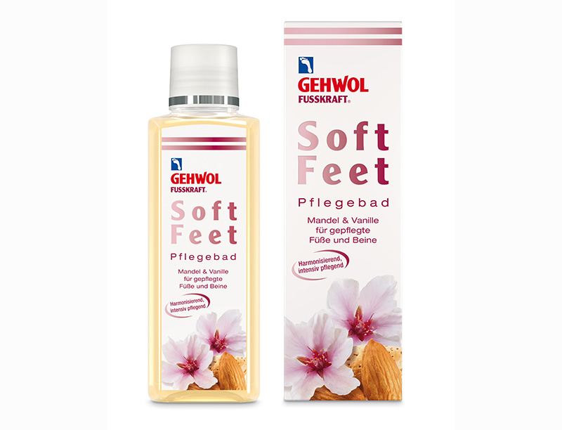 Gehwol Fusskraft Ванна для ног Миндаль и Ваниль, 50 мл1*12603 Gehwol Fusskraft Ванна для ног Миндаль и Ваниль, 50 мл1*12603Увлажняющая ванна для ног Gehwol Fusskraft Soft Feet Pflegebad обеспечивает полноценный уход за сухой и чувствительной кожей стоп, интенсивно увлажняет и смягчает поверхность кожи. Интенсивное увлажнение. Интенсивно восполняет дефицит влаги в обезвоженной коже ног. Смягчающее действие. Смягчает поверхность кожи ног, делает ее более гладкой и шелковистой. Питание. Насыщает кожу всеми необходимыми веществами и полезными микроэлементами, делает ее более гладкой и эластичной. Восстановление водного баланса. Нормализует гидролипидный баланс в тканях и уменьшает потерю влаги верхними слоями кожи. Противовоспалительный эффект. Снимает как локальное, так и общее воспаление вызванное негативными внешними факторами и интенсивной деятельностью сальных желез. Уход при заболевании диабетом. Подходит для регулярного ухода за ногами при заболевании диабетом. Масло сладкого миндаля, входящее в состав ванны Gehwol Fusskraft, прекрасно смягчает и успокаивает кожу ног, делает ее более мягкой и приятной...