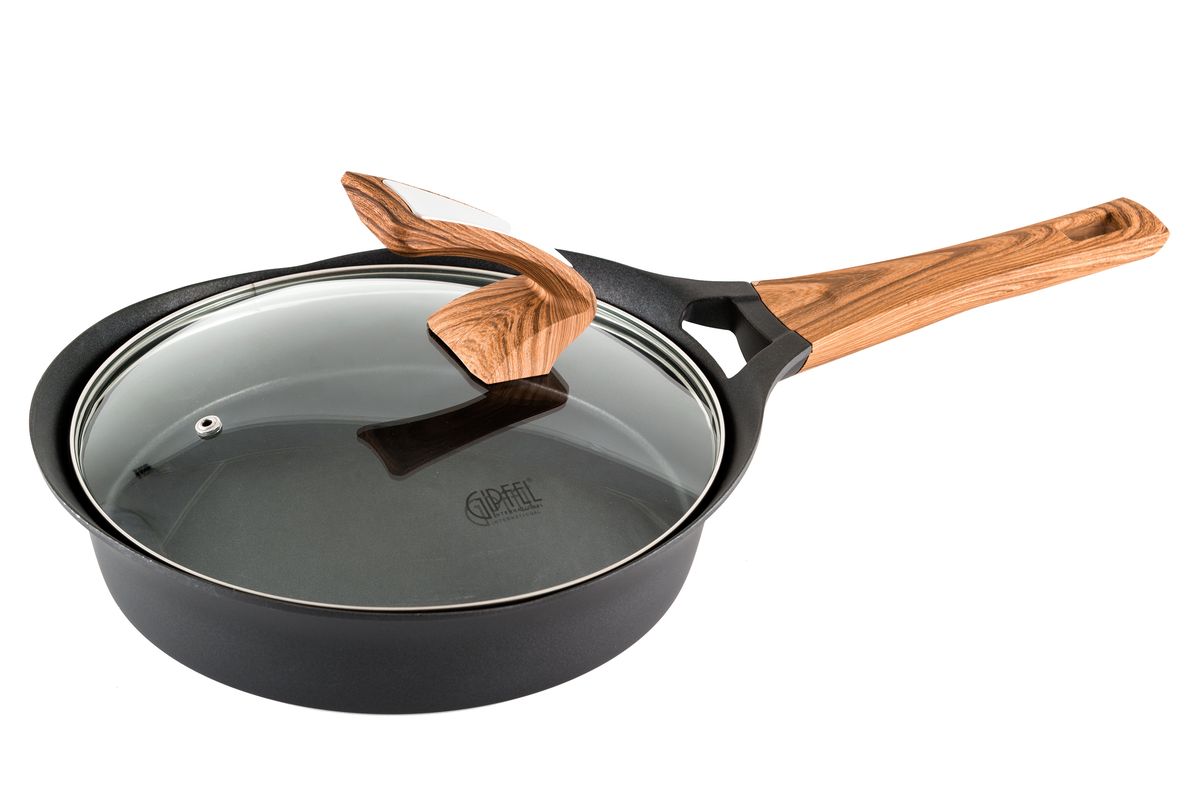 Сотейник Gipfel Pasat, с крышкой, 1,7 л0544 Сотейник Gipfel Pasat, с крышкой, 1,7 л0544Посуда Gipfel изготовлена только из качественных, экологически чистых материалов. Также уделяется особое внимание дизайну продукции, способному удовлетворять вкусы даже самых взыскательных покупателей. Сталь 8/10, из которой изготавливается посуда и аксессуары Gipfel, является уникальной. Она отличается высокими эксплуатационными характеристиками и крайне устойчива к физическим воздействиям. Сложно найти более подходящий для создания качественной кухонной посуды материал. Отличительной чертой металлической посуды, выполненной из подобной стали, является характерный сероватый оттенок поверхности и особый блеск. Преимущественной особенностью технологии является многослойное дно посуды, которое распределяет тепло по всей поверхности и позволяет сократить время приготовления пищи. Следует также отметить, что в посуде Gipfel можно готовить без воды и соли. Это позволяет приготовить более здоровую пищу.