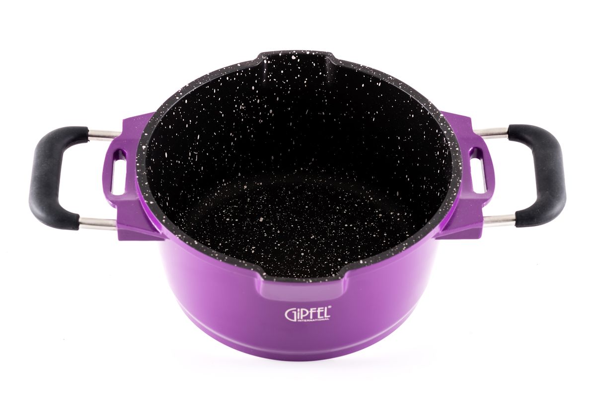 Кастрюля Gipfel Chic, с антипригарным покрытием, цвет: темно-фиолетовый, 2,6 л0497 Кастрюля Gipfel Chic, с антипригарным покрытием, цвет: темно-фиолетовый, 2,6 л0497Посуда Gipfel изготовлена только из качественных, экологически чистых материалов. Также уделяется особое внимание дизайну продукции, способному удовлетворять вкусы даже самых взыскательных покупателей. Сталь 8/10, из которой изготавливается посуда и аксессуары Gipfel, является уникальной. Она отличается высокими эксплуатационными характеристиками и крайне устойчива к физическим воздействиям. Сложно найти более подходящий для создания качественной кухонной посуды материал. Отличительной чертой металлической посуды, выполненной из подобной стали, является характерный сероватый оттенок поверхности и особый блеск. Преимущественной особенностью технологии является многослойное дно посуды, которое распределяет тепло по всей поверхности и позволяет сократить время приготовления пищи. Следует также отметить, что в посуде Gipfel можно готовить без воды и соли. Это позволяет приготовить более здоровую пищу.