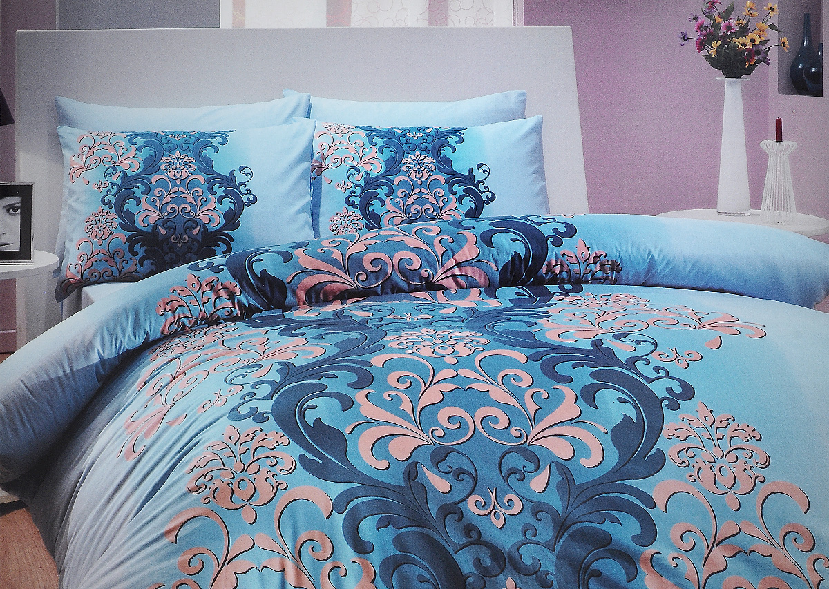 Комплект белья Hobby Home Collection Almeda, семейный, наволочки 50x70, 70x70, цвет: синий1501000204 Комплект белья Hobby Home Collection Almeda, семейный, наволочки 50x70, 70x70, цвет: синий1501000204Комплект белья Hobby Home Collection Almeda состоит из простыни, 2 пододеяльников и 4 наволочек. Белье выполнено из ранфорса - это ткань из 100% натурального хлопка, которая легко стирается, практичнее льна, подстраивается под температуру воздуха - зимой на таком белье тепло, летом - прохладно. Мягкость и нежность материала создает чувство комфорта и защищенности. У хлопка хорошая проводимость тепла, поэтому постельное белье из него может надолго оставаться свежим. Постельное белье с оригинальными дизайнами станет отличным выбором для людей, стремящихся всегда быть в центре внимания.