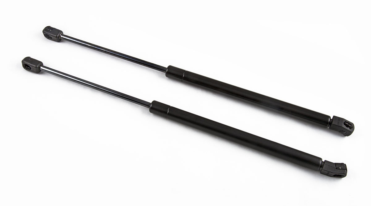 Амортизатор капота Atlant-Engineering, для Toyota Corolla 2007-2013, 2 штKU-TY-CL10-00 Амортизатор капота Atlant-Engineering, для Toyota Corolla 2007-2013, 2 штKU-TY-CL10-00Любому автовладельцу знакома ситуация, когда нужно срочно долить жидкости в омывательный бачок, а руки пачкать не хочется, не говоря уже об одежде, ведь полы пальто, пиджака, куртки и т.п. обычно пачкаются о переднюю часть автомобиля, когда вы наклоняетесь через моторный отсек, чтобы зафиксировать капот штатным упором кочергой. Представьте себе, если при этом еще темно, сверху дождь, снег и прочие небесные хляби, а еще ведь надо точно попасть в отверстие, приложив немалое усилие на подъем и поддержку капота. Установленные газовые упоры капота снимают эту проблему. Легким движением руки капот сам поднимается до верхнего положения плавным доводчиком. После чего для проведения любой операции вам больше не мешает штатный держатель капота, перед вами открывается доступ с любой точки к любой заливной горловине. Чуть менее легким движением руки, капот плавно закрывается. К тому же, этот дополнительный элемент, установленный в штатные места подкапотного пространства без сверления мест...