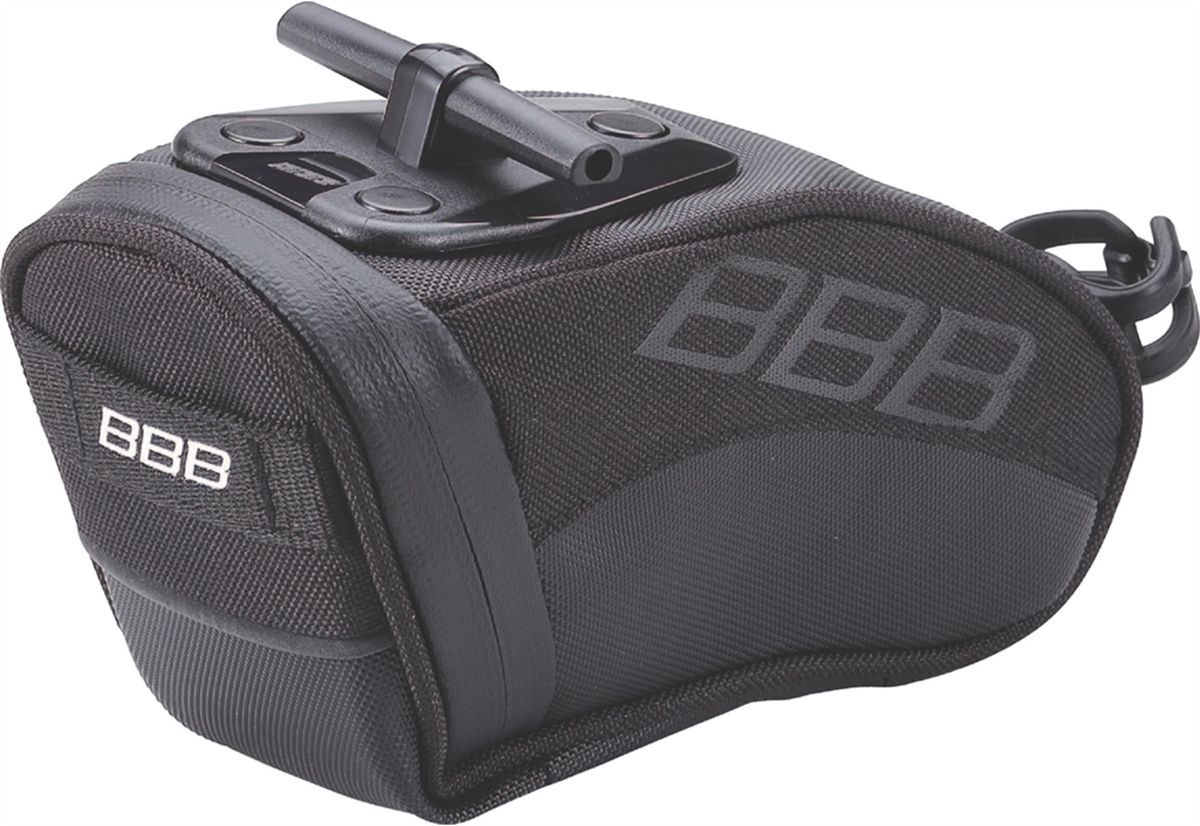 Велосумка под седло BBB CurvePack, цвет: черный. Размер MBSB-13M Велосумка под седло BBB CurvePack, цвет: черный. Размер MBSB-13MВысокотехнологичная подседельная сумка особой формы для оптимального и наиболее естественного расположения под седлом. Синяя подкладка для лучшей видимости содержимого. Молния с фиксатором для дополнительной безопасности и абсолютно бесшумная при езде. Крепление для заднего габарита-LED фонарика. Черная светоотражающая полоска для лучшей видимости. Т-образная система крепления для быстрой установки и снятия. Резиновый ремешок крепления к подседельному штырю для надёжной фиксации сумочки и во избежание повреждений лайкровых шорт и подседельного штыря. M (520см3)