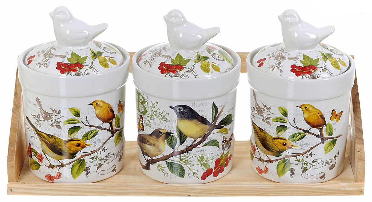 Набор банок для сыпучих продуктов Polystar Birds, 4 предметаL2430756 Набор банок для сыпучих продуктов Polystar Birds, 4 предметаL2430756Набор Polystar Birds состоит из трех банок для сыпучих продуктов и деревянной подставки. Изделия выполнены из прочной доломитовой керамики высокого качества. Гладкая и ровная глазурованная поверхность обеспечивает легкую очистку. Изделия декорированы красочным рисунком. Такие банки прекрасно подойдут для хранения различных сыпучих продуктов: специй, чая, кофе, сахара, круп и многого другого. Крышка плотно прилегает к стенкам емкости. Можно использовать в микроволновой печи, в холодильнике и посудомоечной машине. Диаметр банки: 10 см. Высота банки: 15,5 см. Объем банки: 500 мл.