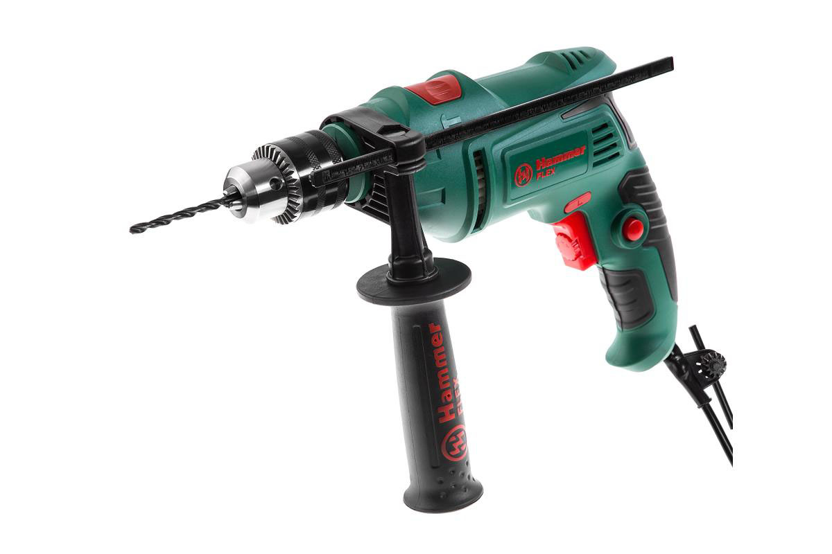 Дрель ударная Hammer Flex UDD620D, 620 Вт315792 Дрель ударная Hammer Flex UDD620D, 620 Вт315792Дрель ударная Hammer Flex UDD620D 620Вт 13мм 0-2800об/мин В КОРОБКЕ Модель оснащена ключевым патроном, что увеличивает надежность крепления оснастки в патроне (особенно при бурении), а, следовательно, гарантирует безопасность В зависимости от плотности материала, регулировка скорости вращения позволяет начать работу на малых оборотах (т.е. медленном сверлении), а в дальнейшем, при необходимости, увеличивать частоту вращения для качественной обработки материала. Благодаря наличию реверса, ударную дрель можно использовать как шуруповерт Основная рукоять с антискользящим резиновым протектором снижает вибрацию при работе В комплектацию входит вторая рукоятка, она позволят надежно фиксировать инструмент в руках Комплектация: Дрель Рукоятка Ограничитель глубины сверления Ключ для патрона Инструкция Коробка