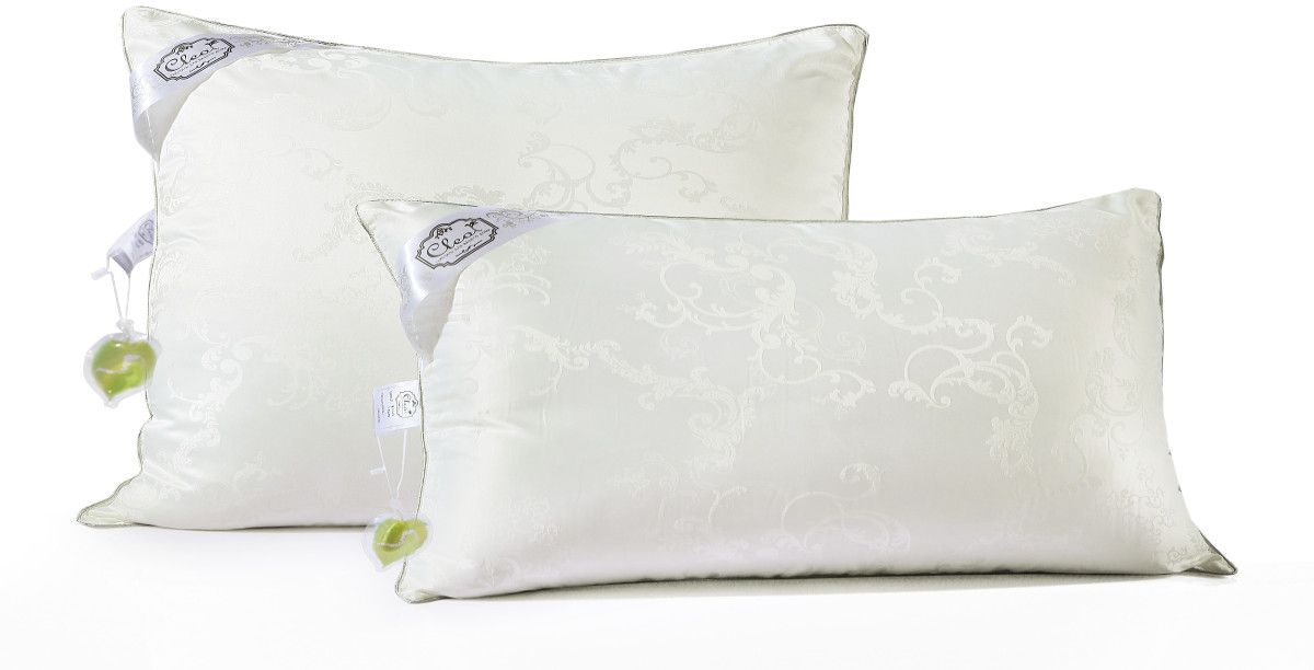 Подушка Cleo Silk Pillow, наполнитель: шелк, цвет: белый, 50 х 70 см50/001-SP Подушка Cleo Silk Pillow, наполнитель: шелк, цвет: белый, 50 х 70 см50/001-SPПодушки Cleo Silk Pillow – прикосновение к роскоши! Коллекция Cleo Silk – это сочетание наполнители из 100% шелка и жаккардовым верхом с уникальной вышивкой из модал. В древности только высшим сословиям было доступно приобретение шелка, т.к. производство шелковой нити было сложным и долгим. Благодаря инновационным технологиям производство шелка стало быстрее и не таким трудоемким. И теперь мы с вами можем прикоснуться к роскоши и неге императоров. Уникальность шелка - гипоаллергенность, в шелковом наполнителе не образуются микроорганизмы и насекомые, в процессе жизнедеятельности которых образуются аллергены. Также шелк препятствует накоплению пыли внутри, что не позволит завестись плесени, грибкам и клещам. Подушки и одеяла Cleo Silk легкие, прекрасно дышат и подарят вам несомненную легкость облаков. Сон – лекарство, и во сне человек должен максимально получать удовольствие, коллекция Cleo Silk – забота о вашем отдыхе.