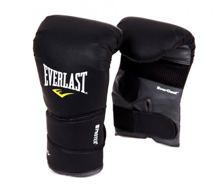Перчатки снарядные Everlast Protex2. Размер S/M4311LXLU Перчатки снарядные Everlast Protex2. Размер S/M4311LXLUБоксерские перчатки Protex 2 Heavy Bag Gloves имеют следующие особенности: Мелкие отверстия по всей площади ладони обеспечивают сухость и прохладу. Новый облегченный дизайн без большого пальца. Высококачественный кожезаменитель гарантирует максимальную прочность и долговечность.