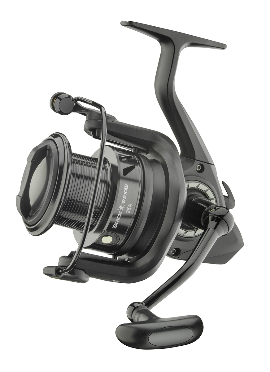Катушка безынерционная Daiwa Black Widow 25A61044 Катушка безынерционная Daiwa Black Widow 25A61044Новая Black Widow 25A с 25мм ходом шпули особенно хороша для карповой ловли на средних расстояниях и у берега. Для этих целей леска 270м/0.35мм - то что нужно. Инженеры DAIWA сделали Black Widow 25A прочной к деформации, мощной и доступной по цене, несмотря на высокое качество. Shorecast