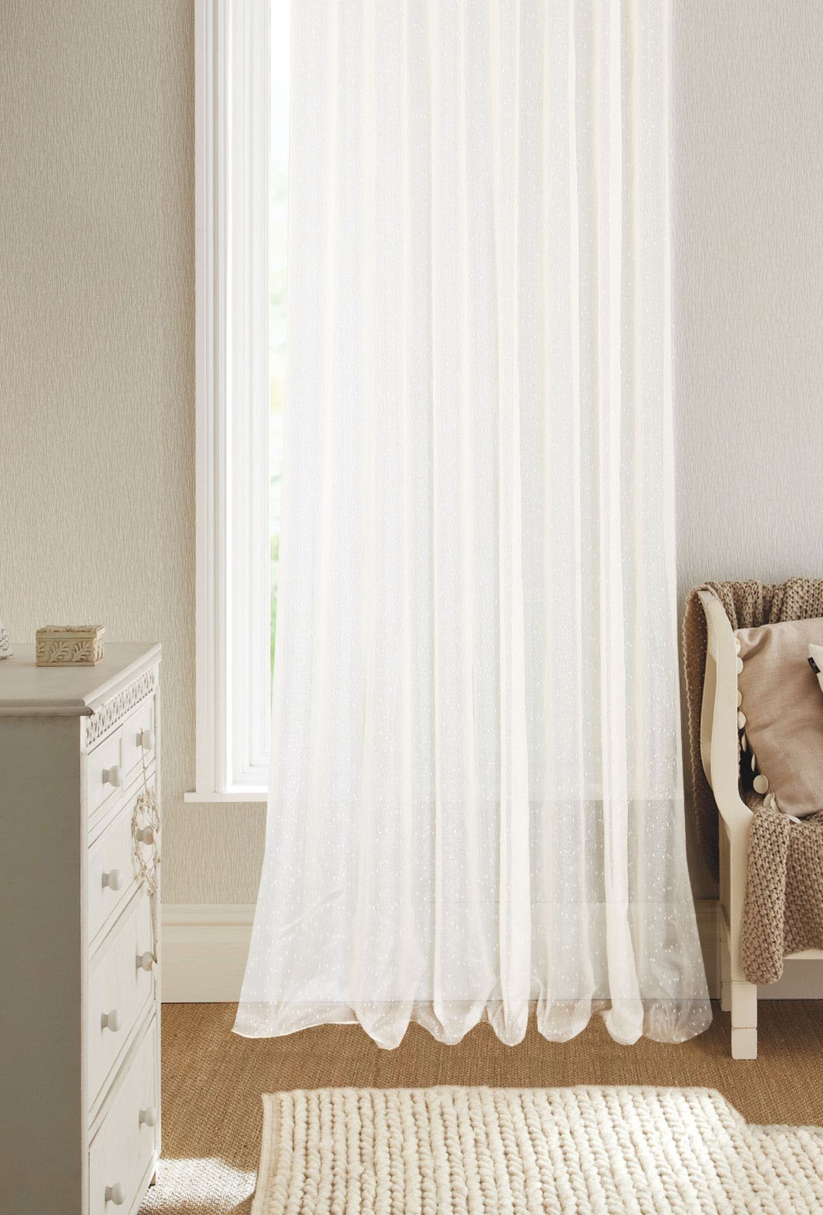Штора Garden, на ленте, цвет: белый, высота 260 см. С W015 V71002S03301004 Штора Garden, на ленте, цвет: белый, высота 260 см. С W015 V71002S03301004Изящная штора для гостиной Garden выполнена из ткани с оригинальной структурой. Приятная текстура и цвет штор привлекут к себе внимание и органично впишутся в интерьер помещения. Штора крепится на карниз при помощи ленты, которая поможет красиво и равномерно задрапировать верх.