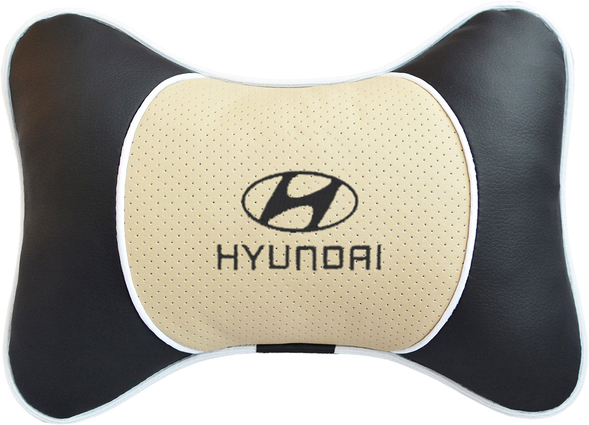Подушка на подголовник Auto Premium Hyundai , цвет: бежевый. 3758737587 Подушка на подголовник Auto Premium Hyundai , цвет: бежевый. 3758737587Подушка на подголовник Люкс выполнена из черной гладкой экокожи, вставка из бежевой перфорированной экокожи имеет обрамление мягким кантом. Для нанесения вышивки используются высококачественные итальянские нитки. Подушка на подголовник - это прежде всего лучший способ создать комфорт для шеи и головы во время пребывания в автомобильном кресле. Такая подушка будет удобна как водителю, так и пассажиру. При производстве используются высококачественные, износостойкие материалы и гипоаллергенные наполнители.